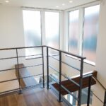 2階階段ホールも明るい空間