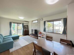 日当たりの良いＬＤＫ１８帖は広々寛ぎの空間です。