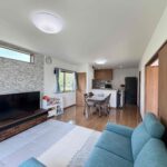 各所に明かり採りの窓が配置され、明るい室内空間です。