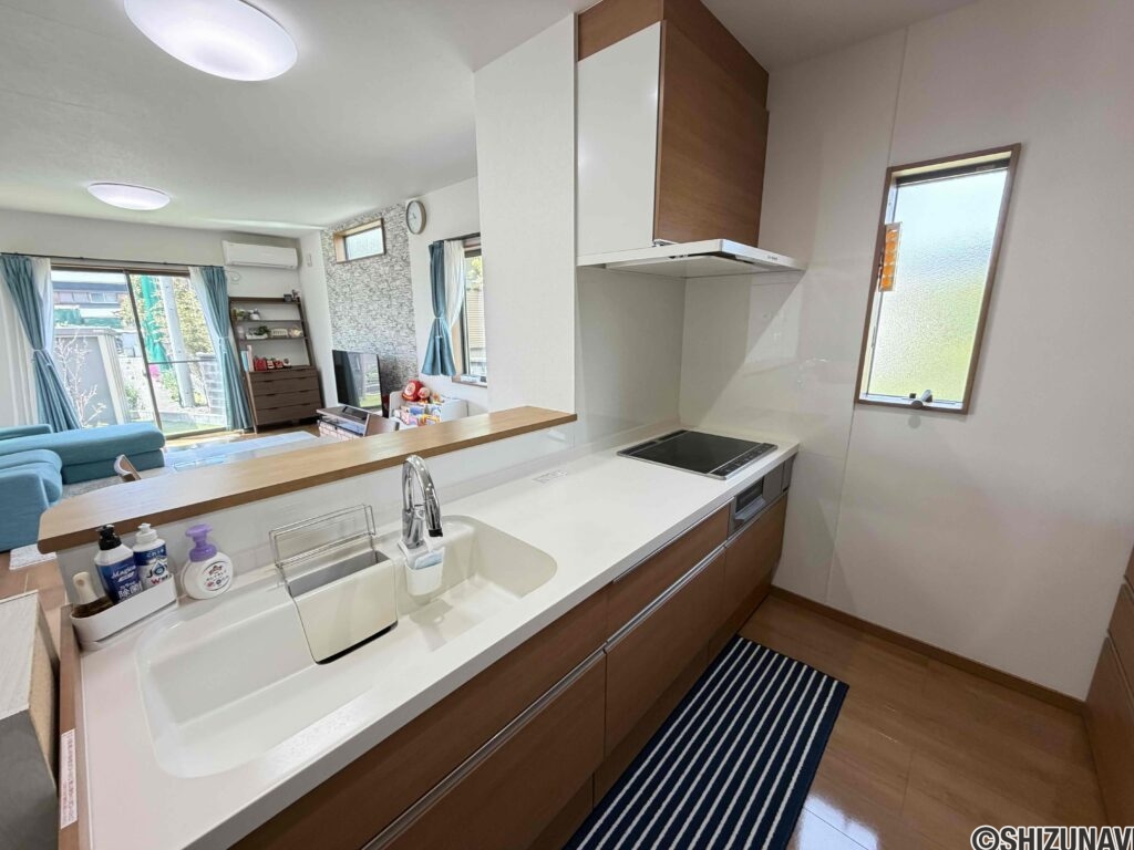 人気の対面キッチンで家族の会話も弾みます。