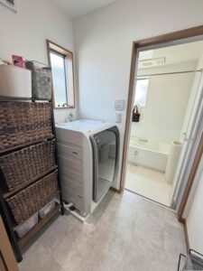 脱衣室も設けられていて便利です。