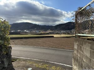 敷地内からみた前面道路