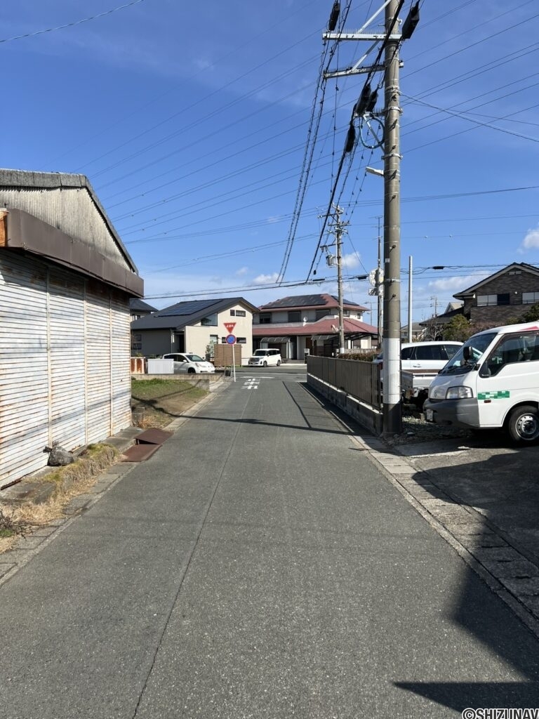 【前面道路(北向き)】