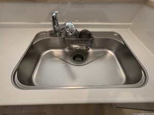 【平屋・2階建て】シンクのお写真です。カートリッジ付きの水栓となっております。