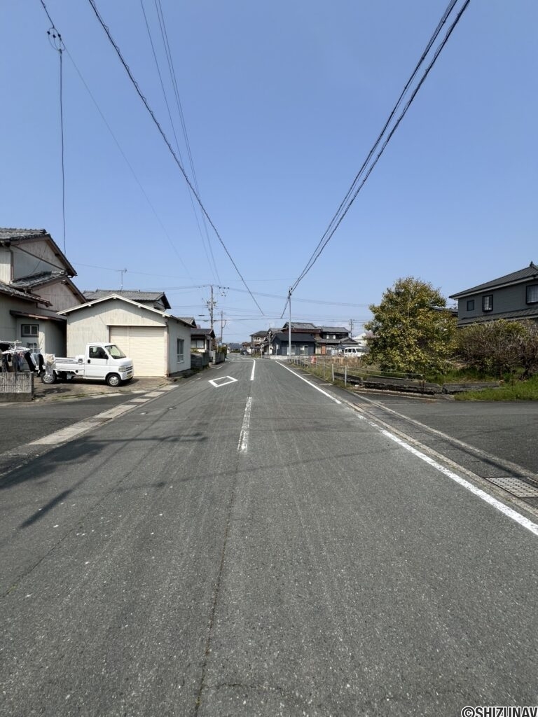 【西側前面道路】