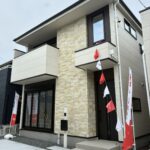 【1号棟】旗竿地の突き当りに位置した吹き抜けが特徴の1号棟です。