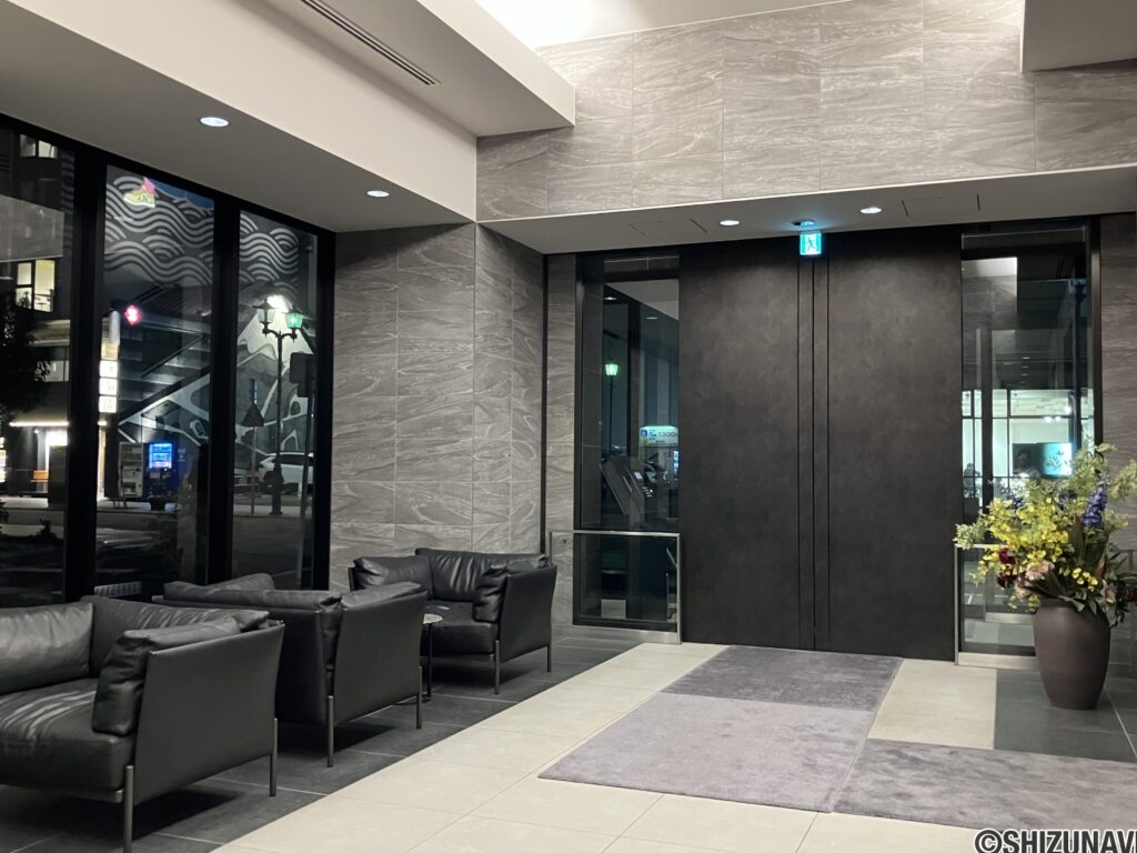 エントランスホール①