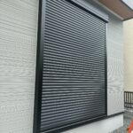 【シャッター】1階リビングの掃き出し窓にはシャッター完備です！