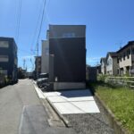 【外観】駐車場は小型(軽)＋大型の２台分！