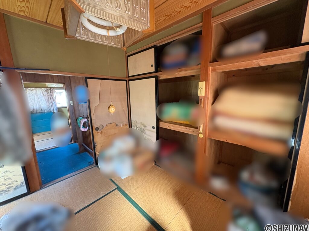 2階東側6畳和室です。