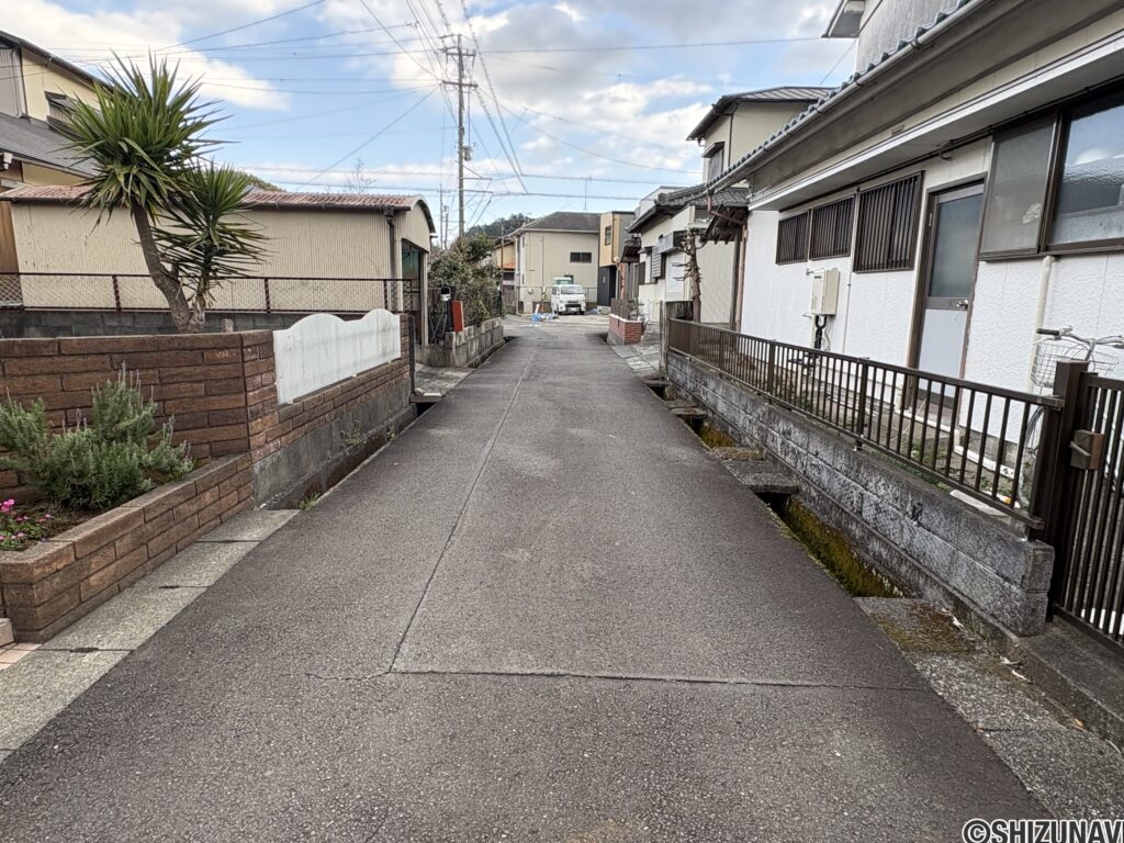 前面道路（西→東）