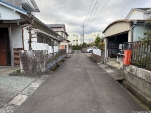 前面道路（東→西）