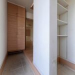 玄関です。シューズクロークもございます。