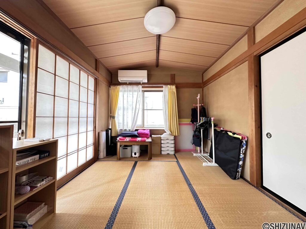 和室も明るく気持ちの良い室内空間。