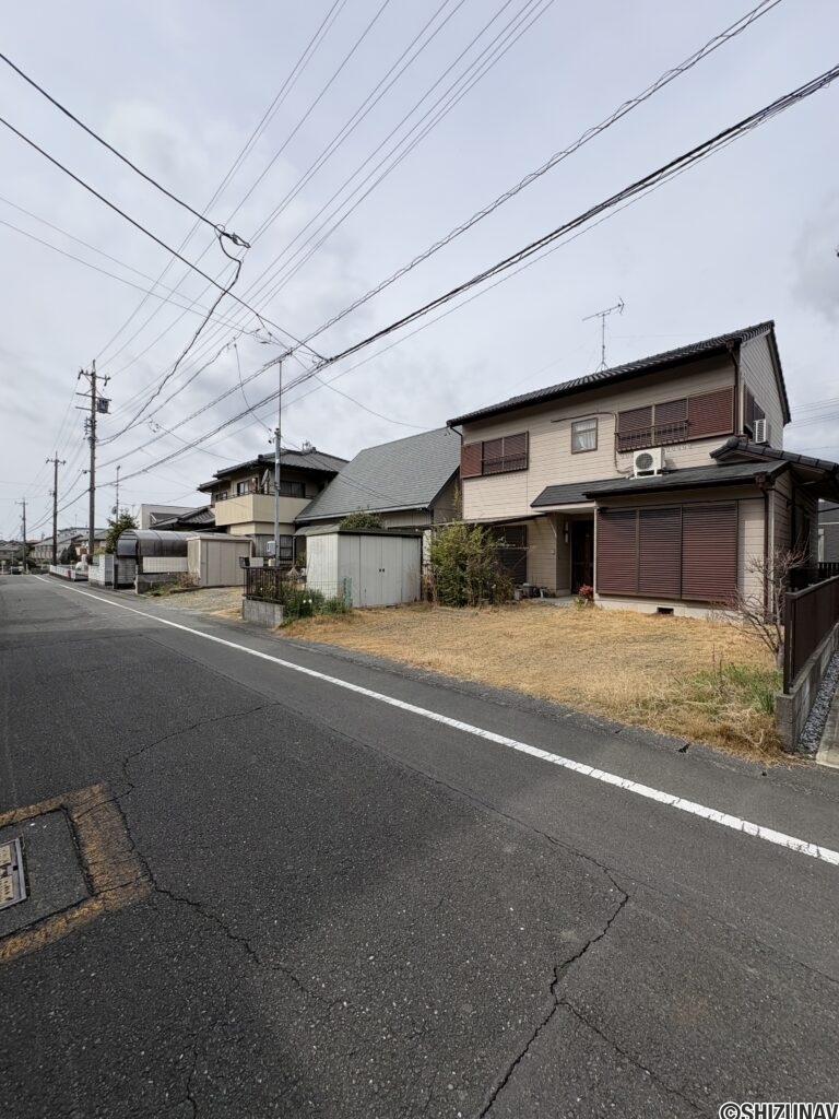 周囲も住宅街となっており、過ごしやすい環境となっております。