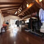 2階の洋室は広々約14帖。