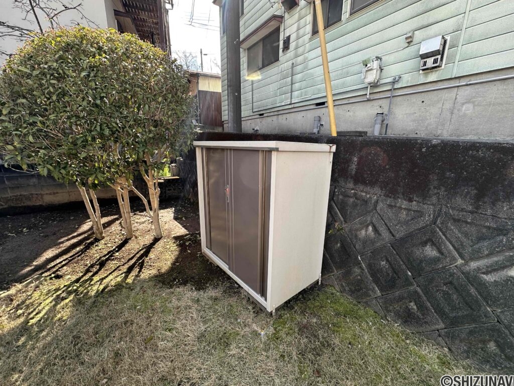 屋外物置もあり重宝します。