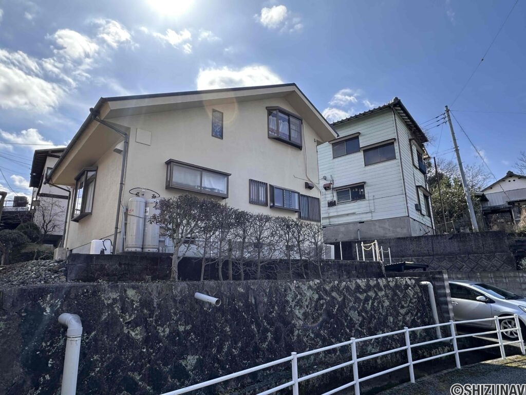 スーパー、ドラッグストアが徒歩圏内で便利な立地です。