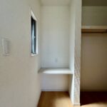 2階洋室収納スペースです。WICもございます。