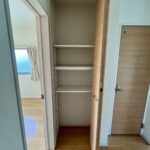 2階廊下にも収納がございます。