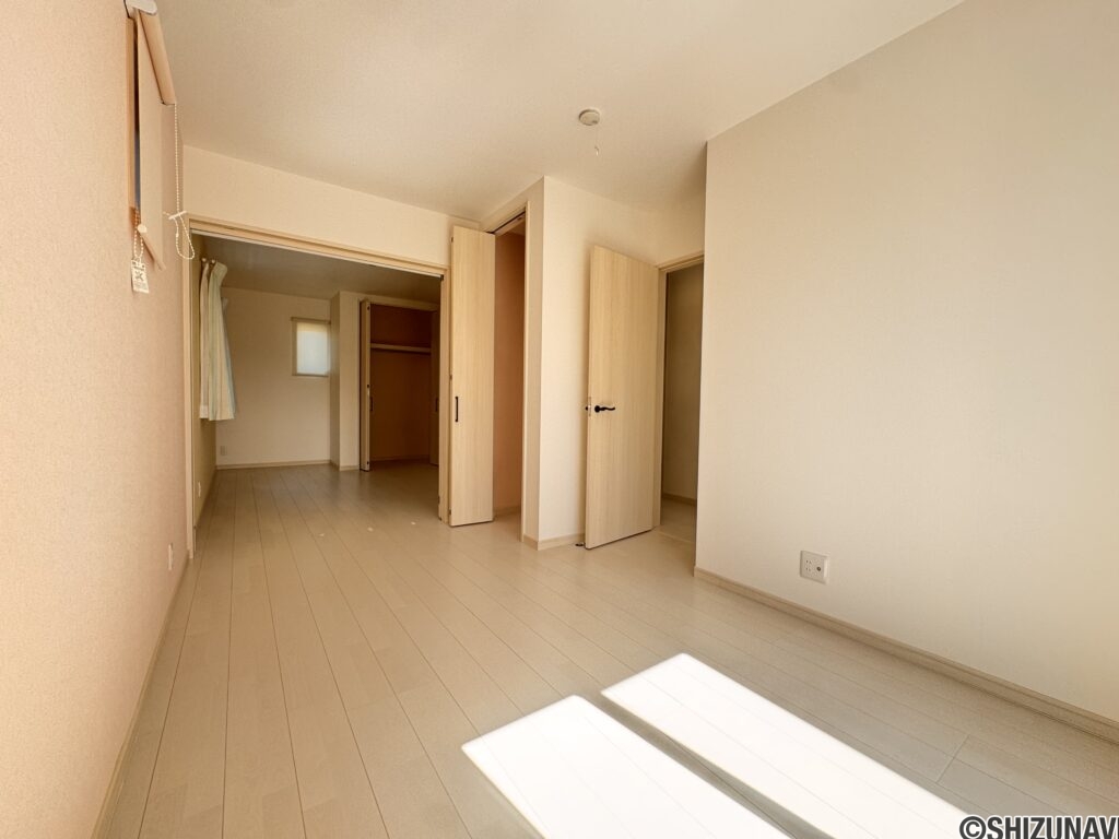 手前：洋室6.0帖　奥：洋室6.5帖