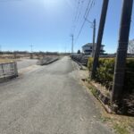 東側前面道路です。