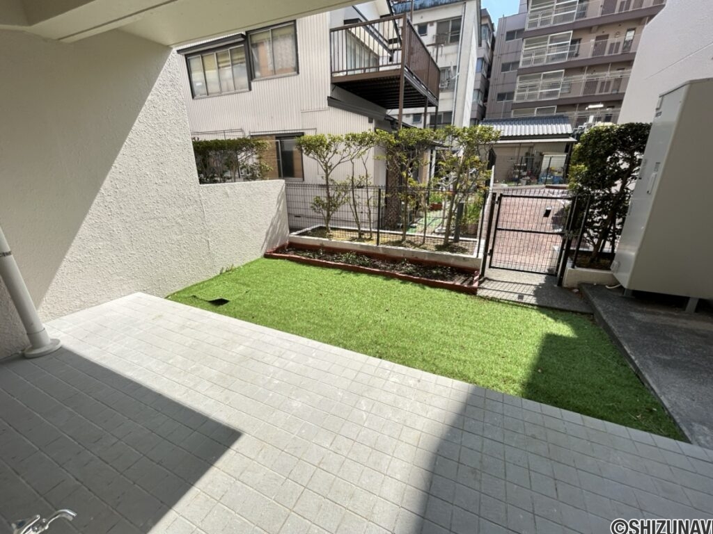 駿河区　マンション　庭