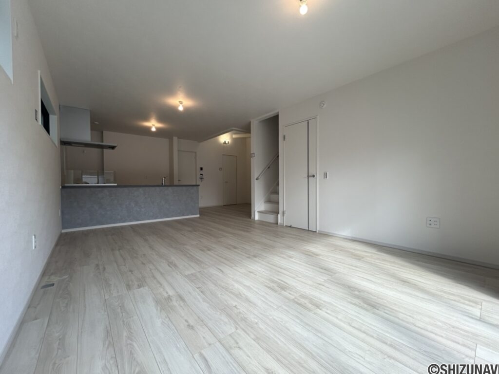 新築　駿河区　リビング