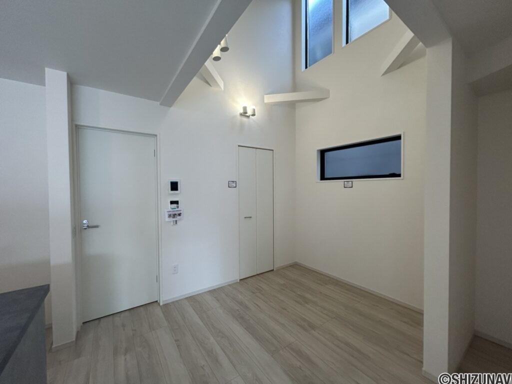 新築　駿河区　吹き抜け