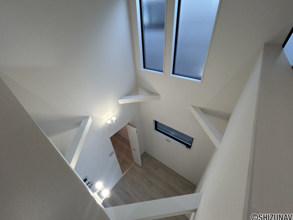 新築　駿河区　吹き抜け