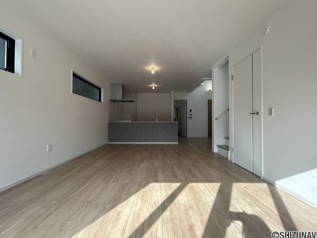 新築　駿河区　リビング