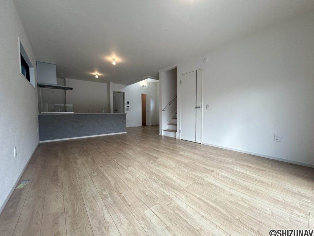 新築　駿河区　リビング