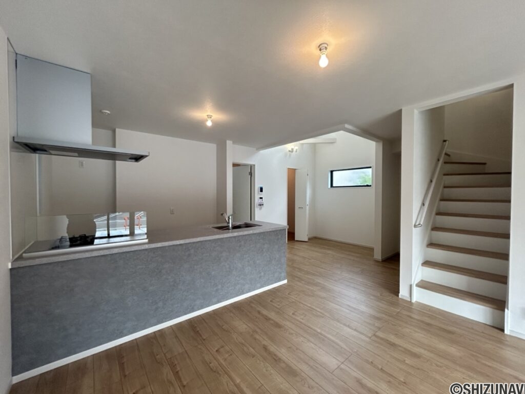 新築　駿河区　リビング