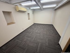 ロビー横の室内です。社長室として使用されていました。