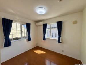 2階南東側の洋室です。