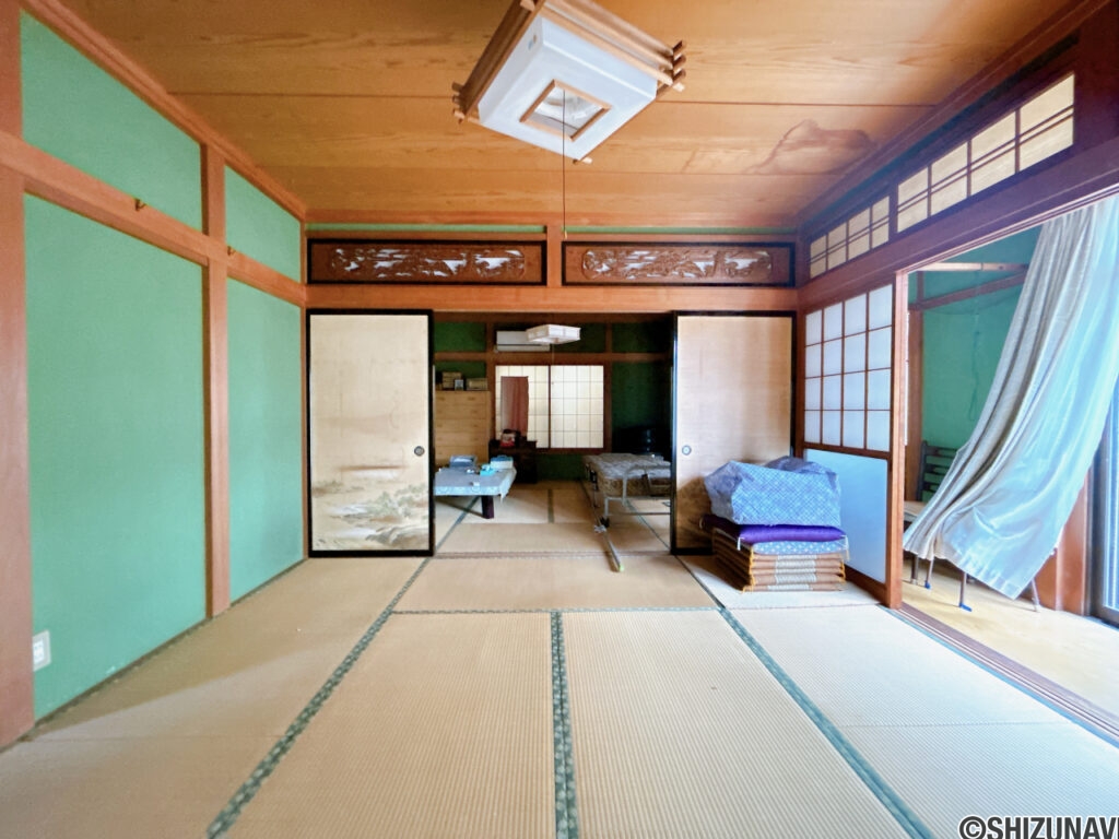 【リフォーム前／LDK（予定）】１階の続き間になっている和室はLDKに改装予定です。フローリング張りに変更、クロス貼替え、建具交換、照明設置を行います。