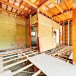 【リフォーム中/約13.5帖LDK（5/25撮影）】LDK別角度。現在は和室の続き間ですが、床はフローリング、壁と天井はクロスで仕上げ、LDKに変更する予定です。