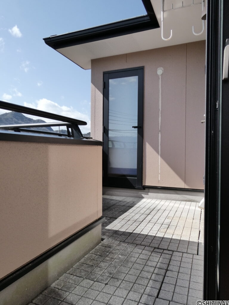 ルーフバルコニー