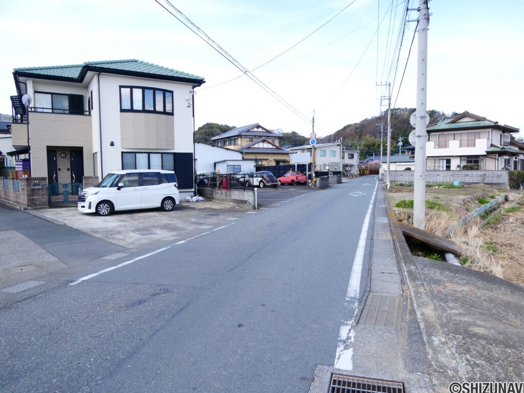 前面道路（南から北）