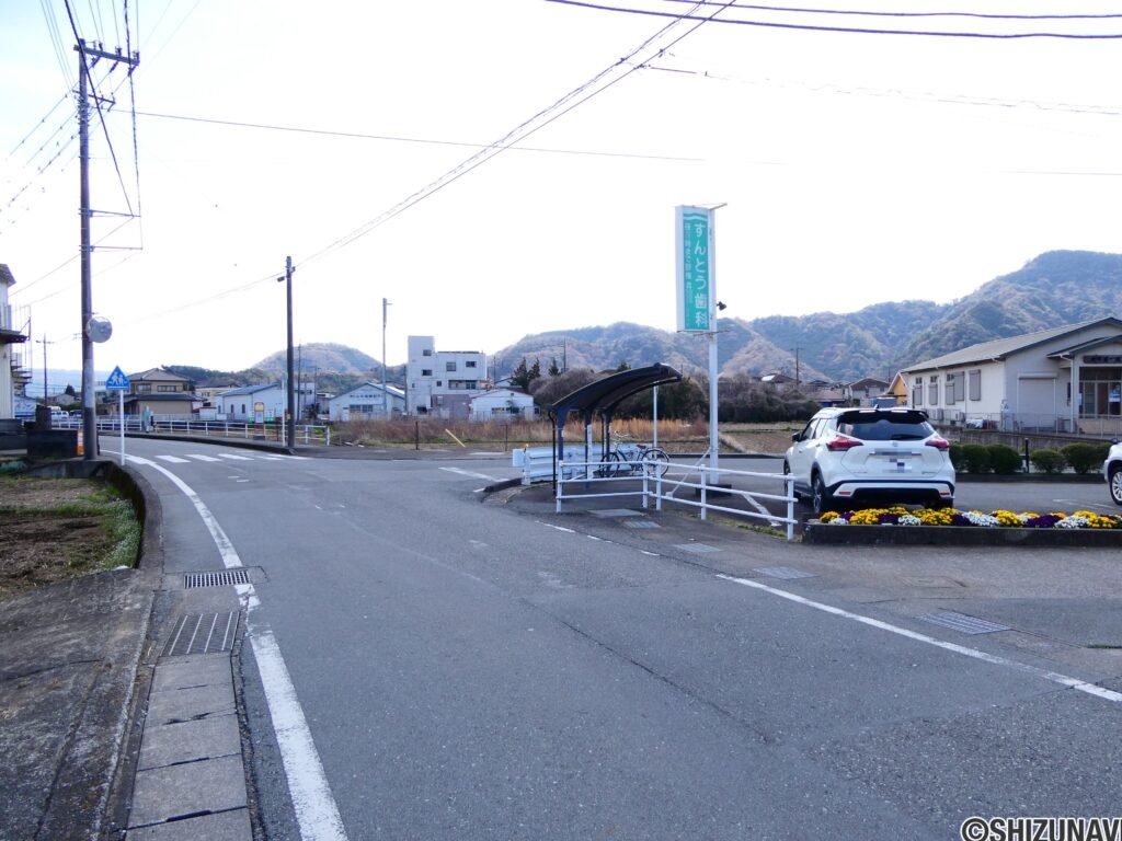 前面道路（北から南）