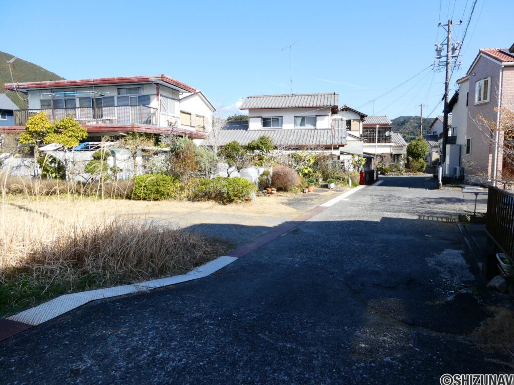 前面道路（南から北）