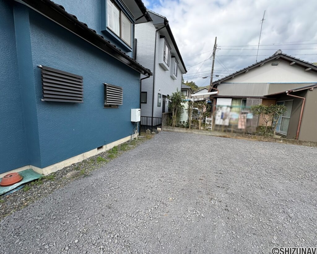 南西側境界、境界ブロックは撤去済み（新規ブロック塀設置してください）