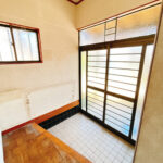 【リフォーム中/玄関内観（3/8撮影）】玄関は新しいシューズボックスを設置いたします。新しい収納で玄関も整理整頓できます。