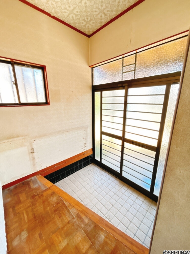 【リフォーム中/玄関内観（3/8撮影）】玄関は新しいシューズボックスを設置いたします。新しい収納で玄関も整理整頓できます。