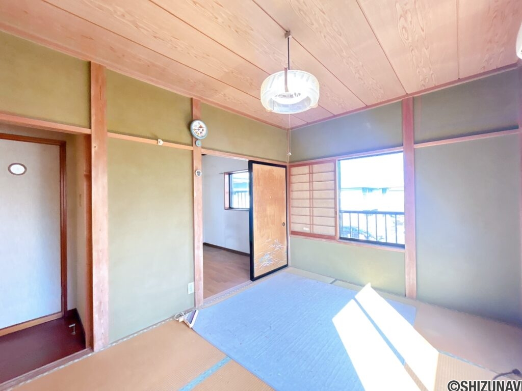 【2階和室】畳を撤去し、フローリング仕上げにすることで洋室に変更します。