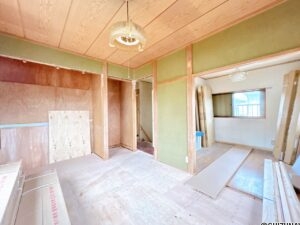 【リフォーム中（4/24）/2階和室】畳を撤去し、フローリング仕上げにすることで洋室に変更します。