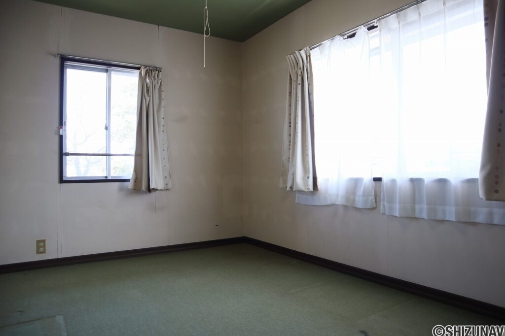 2階洋室（約6帖）