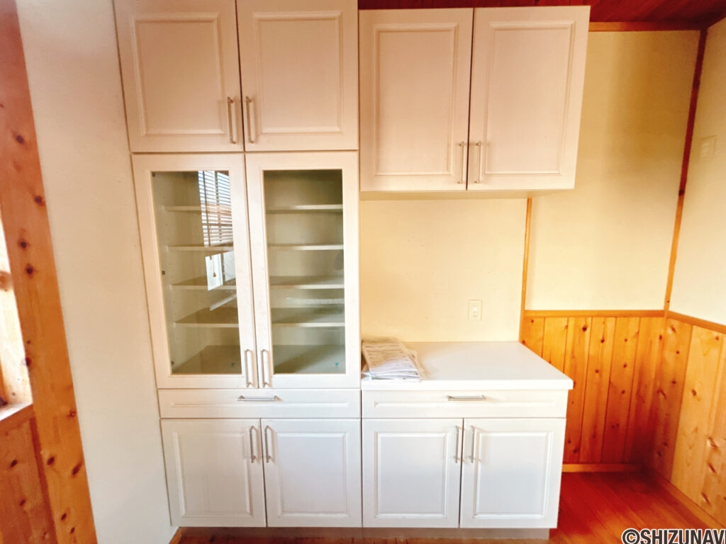 【キッチンカップボード】