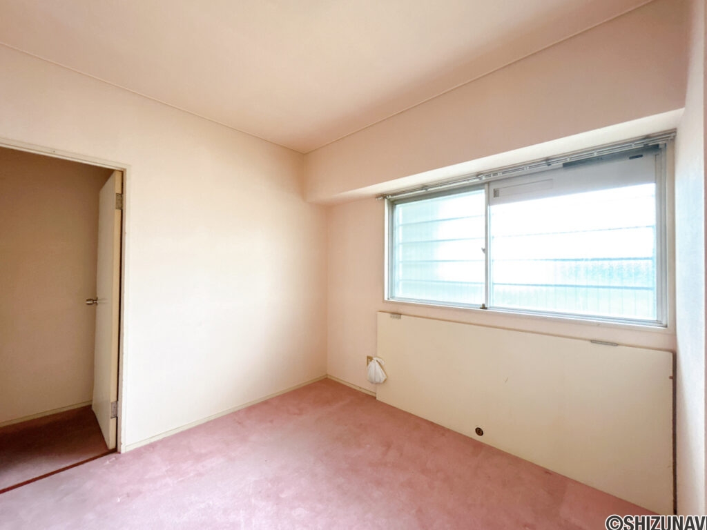 【玄関側洋室】