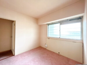 【玄関側洋室】